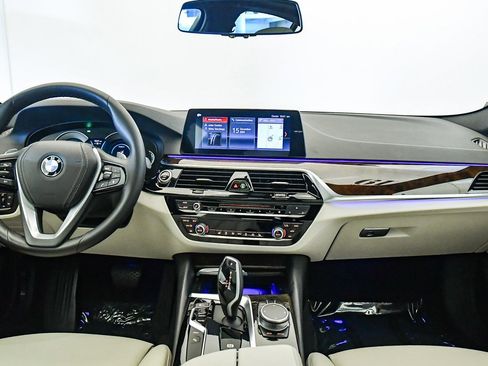 Used 2019 BMW 530e image 15