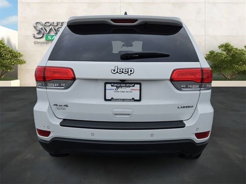 Used 2019 Jeep Grand Cherokee Laredo image 4
