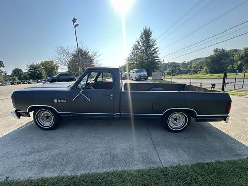 Used 1987 Dodge D/W Truck 100 RWD image 9