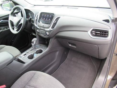 Used 2023 Chevrolet Equinox LT FWD image 12