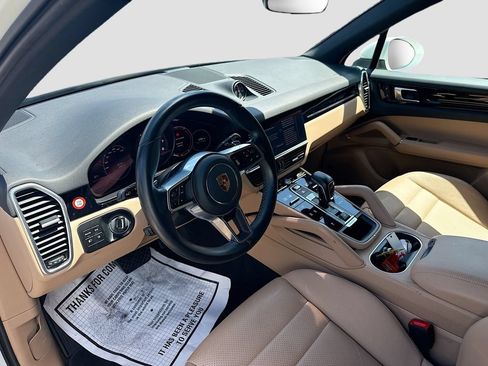 Used 2023 Porsche Cayenne AWD/4WD image 10