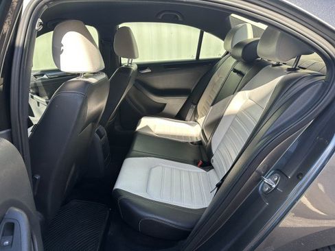 Used 2015 Volkswagen Jetta Sport FWD image 6