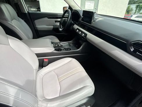 Used 2025 Honda Pilot EX-L image 25