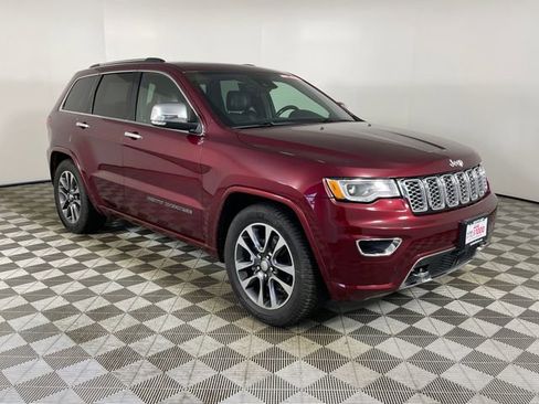 Used 2017 Jeep Grand Cherokee Overland w/ Jeep Active Safety Group image 27