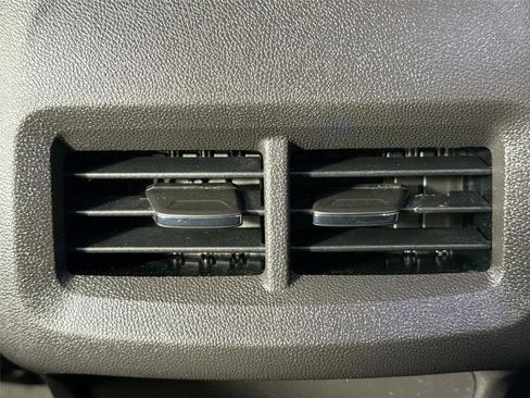 Used 2024 GMC Terrain SLE image 30