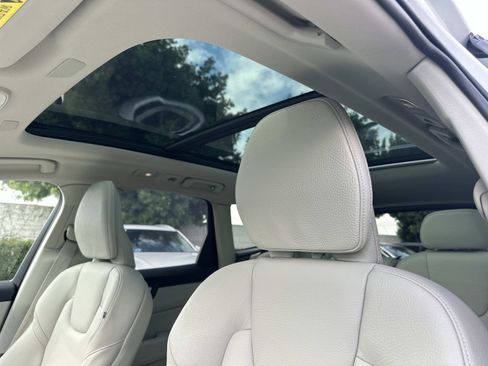 Certified 2025 Volvo XC60 T8 Plus w/ Protection Package Premier image 35