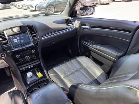 Used 2018 Chrysler 300 S w/ 300S Premium Group RWD image 34