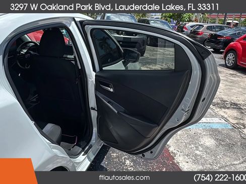 Used 2019 Toyota Yaris LE FWD image 32
