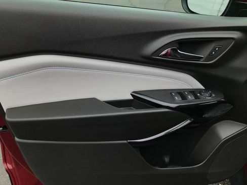 Certified 2025 Chevrolet Trax LT FWD image 16