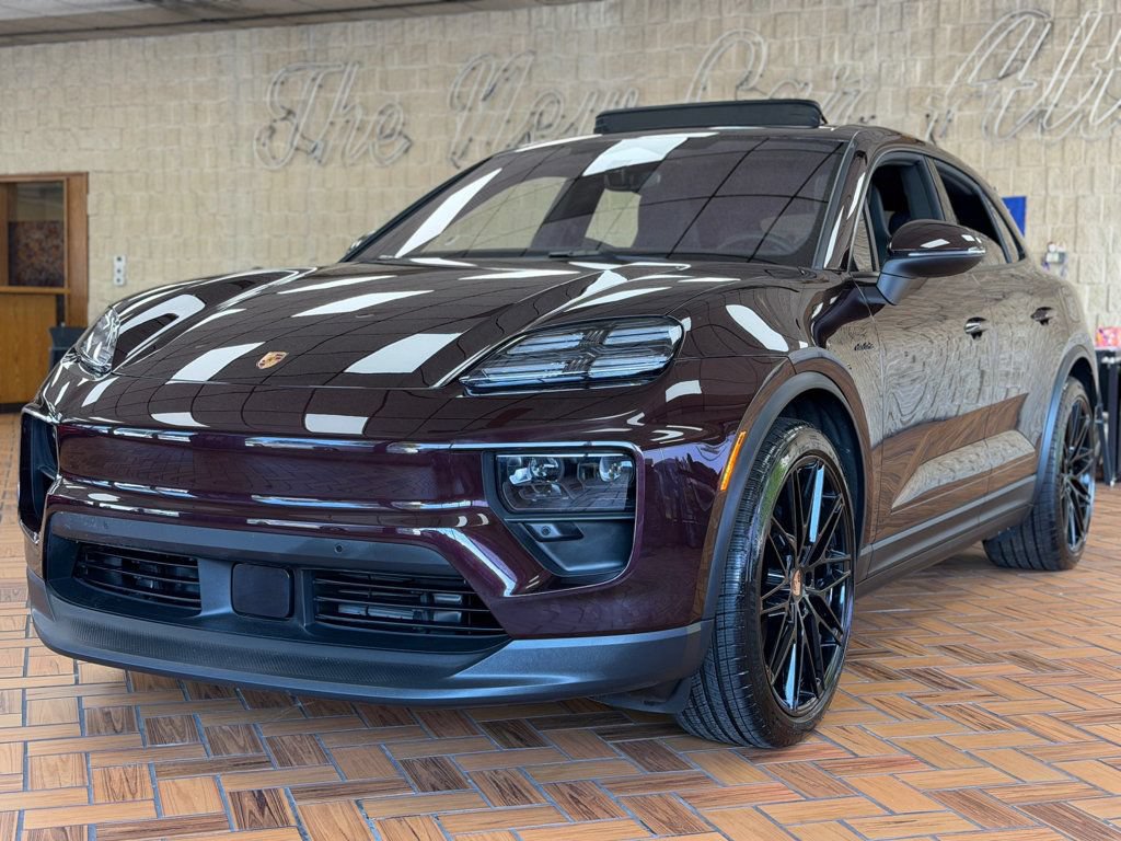 Used 2025 Porsche Macan Electric RWD image 5