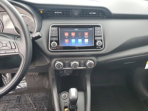 New 2025 Nissan Kicks Play S image 8