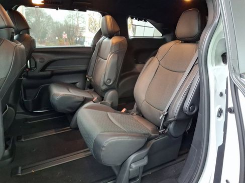 New 2025 Toyota Sienna Limited image 6