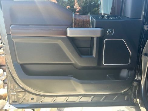 Used 2015 Ford F150 Platinum w/ Equipment Group 701A Luxury AWD/4WD image 13