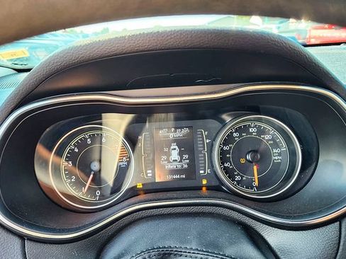 Used 2019 Jeep Cherokee Latitude w/ Popular Appearance Group AWD/4WD image 9