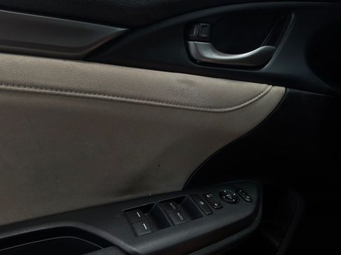 Used 2018 Honda Civic EX image 19