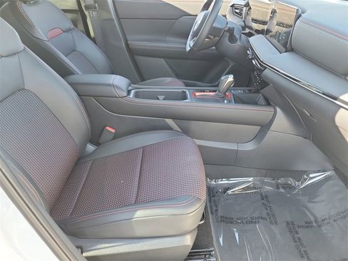 New 2025 Nissan Kicks SR image 12