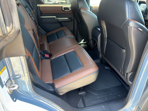 Used 2024 Ford Bronco Outer Banks AWD/4WD image 15