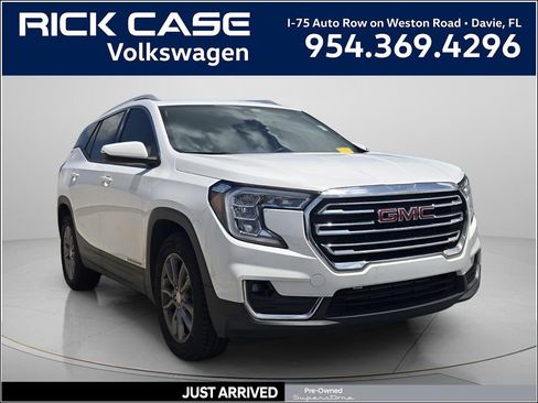 Used 2023 GMC Terrain SLT FWD image 1