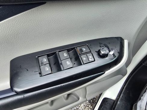 Used 2019 Toyota Highlander XLE image 29