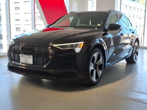 Used 2023 Audi e-tron Premium Plus w/ Premium Plus Package AWD/4WD image 1
