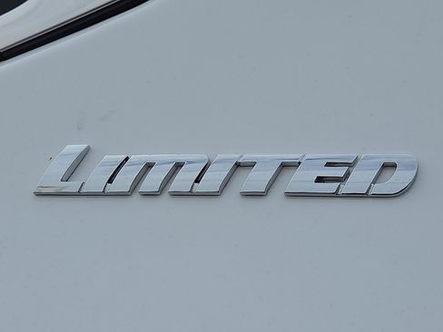 Used 2024 Toyota Tundra Limited image 8