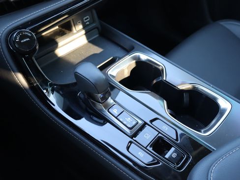 Used 2024 Lexus NX 250 FWD w/ Towing Package (2000 Lbs) image 27