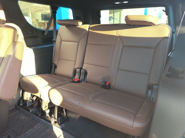 Used 2024 Chevrolet Suburban High Country AWD/4WD image 24