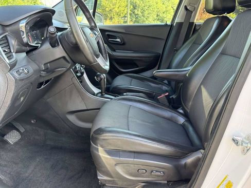 Used 2020 Chevrolet Trax LT w/ LT Convenience Package FWD image 20