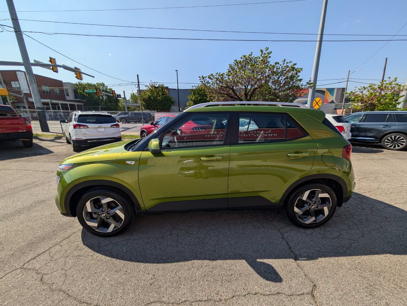 Used 2024 Hyundai Venue SEL FWD image 9
