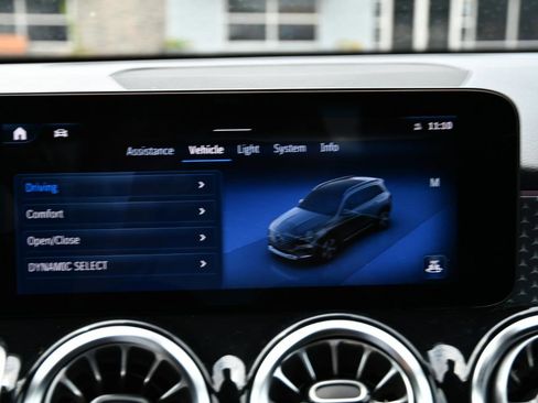 Used 2024 Mercedes-Benz GLB 250 image 20