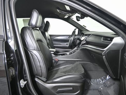 Used 2022 Jeep Grand Cherokee Altitude image 13