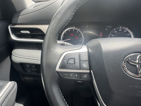 Used 2023 Toyota Highlander LE AWD/4WD image 31