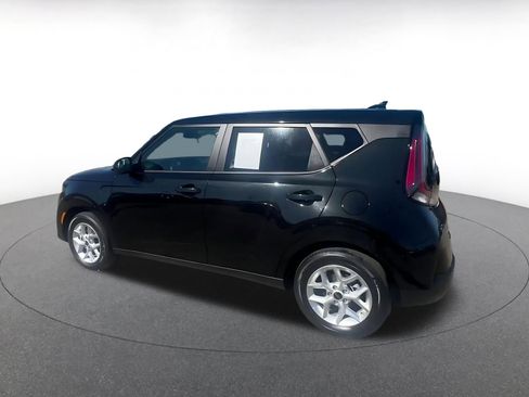 Used 2025 Kia Soul LX w/ LX Technology Package image 11