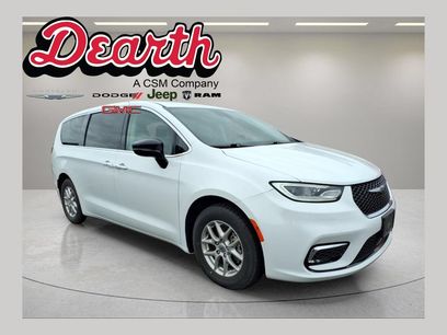 Used 2024 Chrysler Pacifica Touring-L
