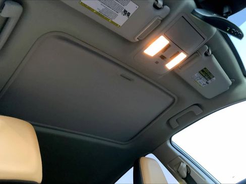 Used 2016 Toyota RAV4 Limited image 13