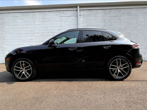 Certified 2025 Porsche Macan image 2