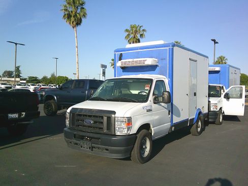 Used 2023 Ford E-350 and Econoline 350 Super Duty w/ Power Windows & Locks Group RWD image 3