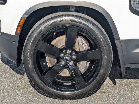 Used 2023 Land Rover Defender 110 SE image 9