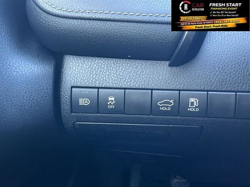 Used 2019 Toyota Camry SE image 24