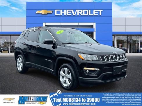 Used 2019 Jeep Compass Latitude image 1