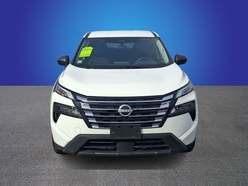 Used 2024 Nissan Rogue S image 2