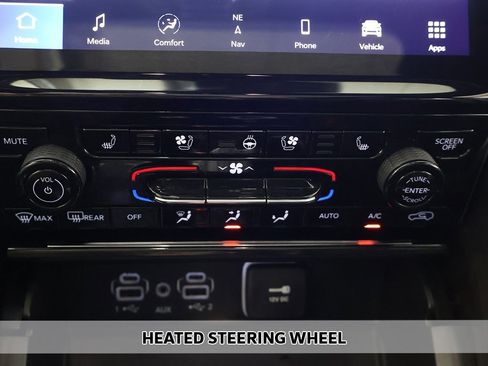 Used 2024 Jeep Grand Cherokee L Limited w/ Luxury Tech Group II image 9