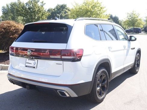 Used 2024 Volkswagen Atlas Peak Edition SE image 3