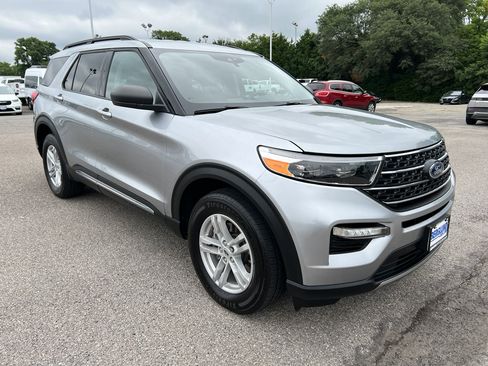 Used 2024 Ford Explorer XLT w/ Equipment Group 202A AWD/4WD image 3
