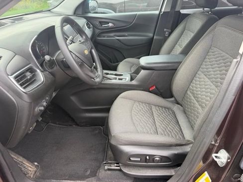 Used 2020 Chevrolet Equinox LT w/ Driver Convenience Package AWD/4WD image 3