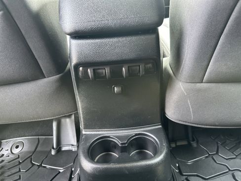 Used 2016 Jeep Wrangler Unlimited Sahara w/ Connectivity Group image 10