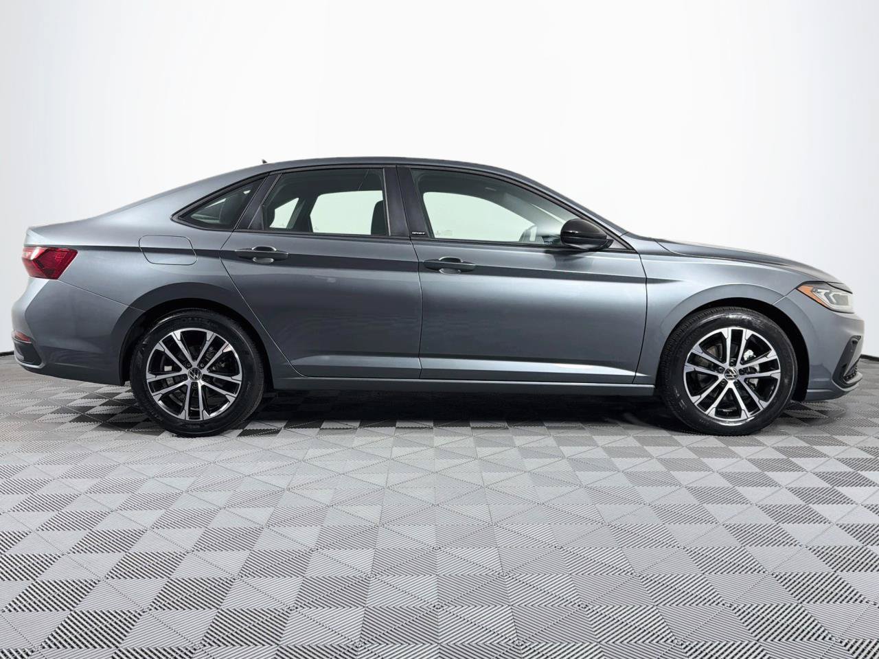 Used 2025 Volkswagen Jetta Sport FWD image 27