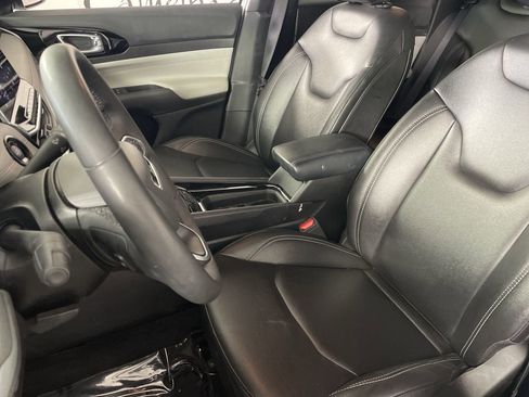 Used 2025 Jeep Compass Limited image 19