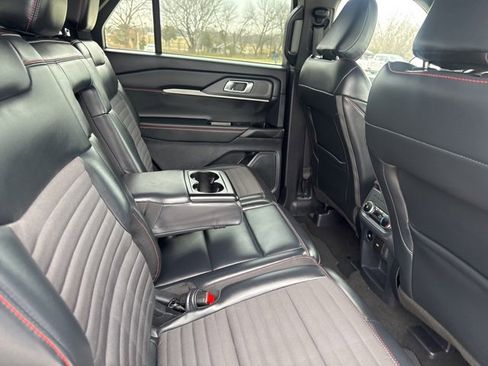 Used 2025 Ford Explorer ST-Line w/ ST-Line Street Pack image 21