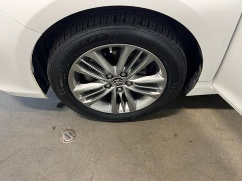Used 2015 Toyota Camry SE FWD image 30